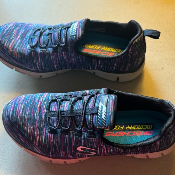 Sketchers memory foam- slip on. - Picture 2 of 3